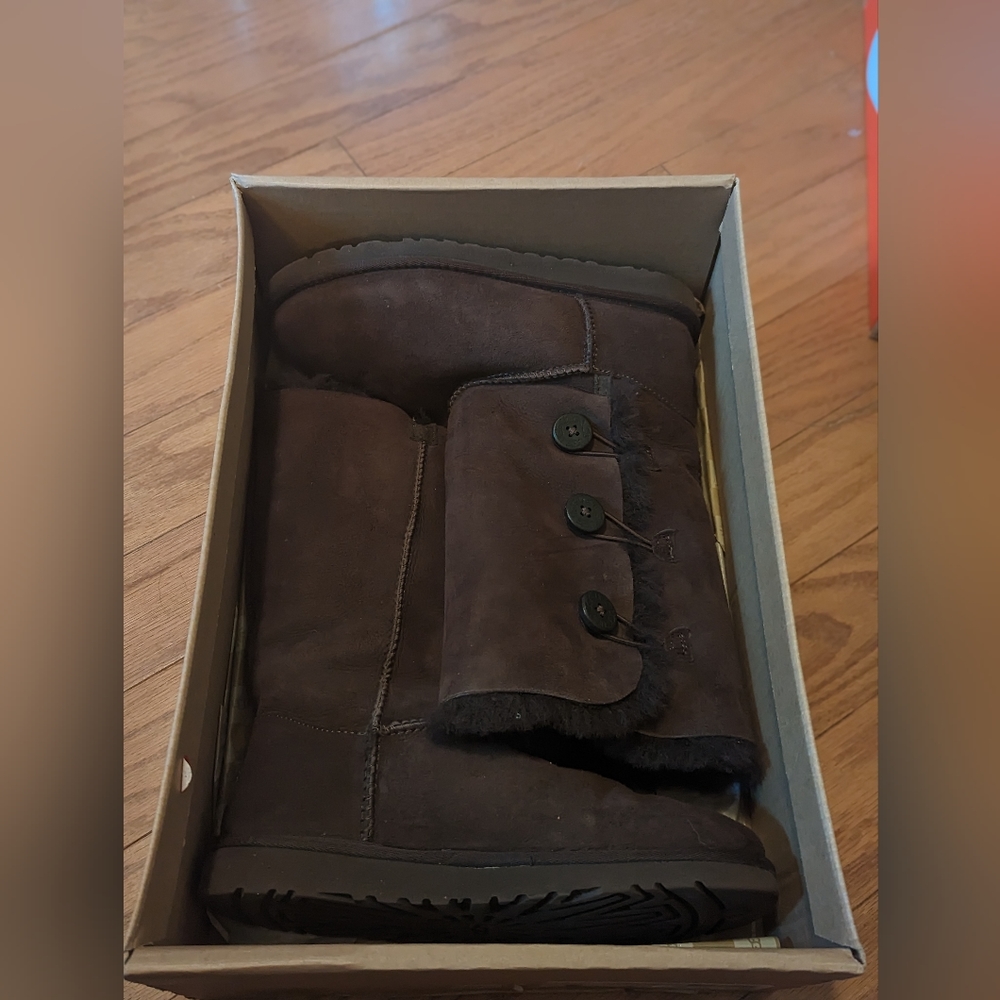 UGG bailey triple button